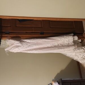 Wedding Dress - Rebecca Ingram - Size 6 - Bustle and Alterations - Veil Included